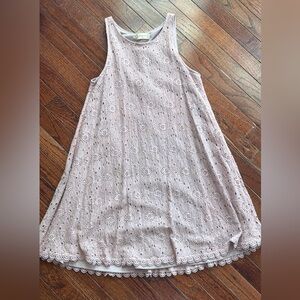 Elegant Sleeveless Lace Dress in Lavender